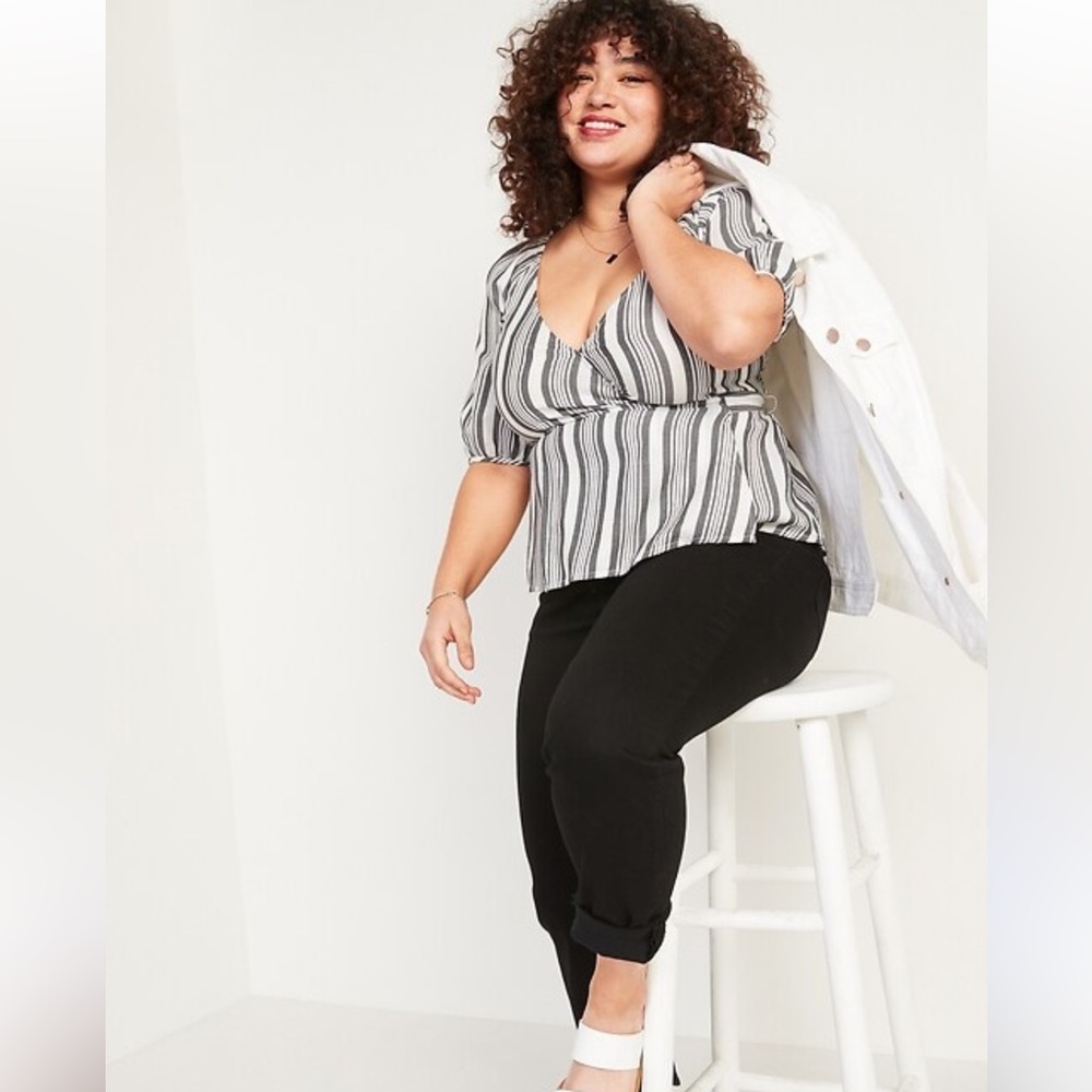 Old Navy Striped Wrap & Tie Top (Size XS)